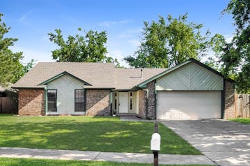 2705 Pinto Trail Edmond, OK 73012